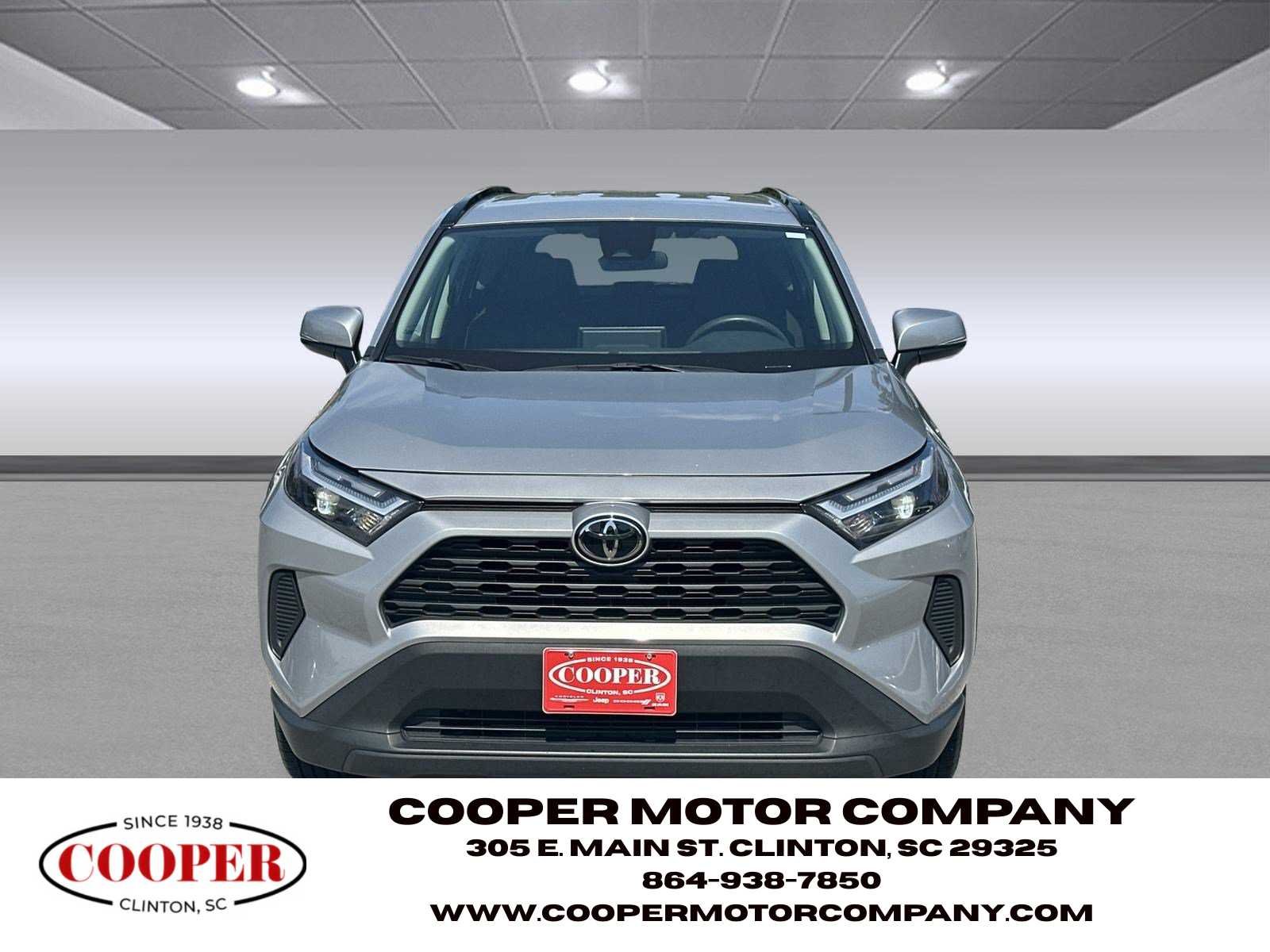 Used 2025 Silver Sky Metallic Toyota XLE image 8