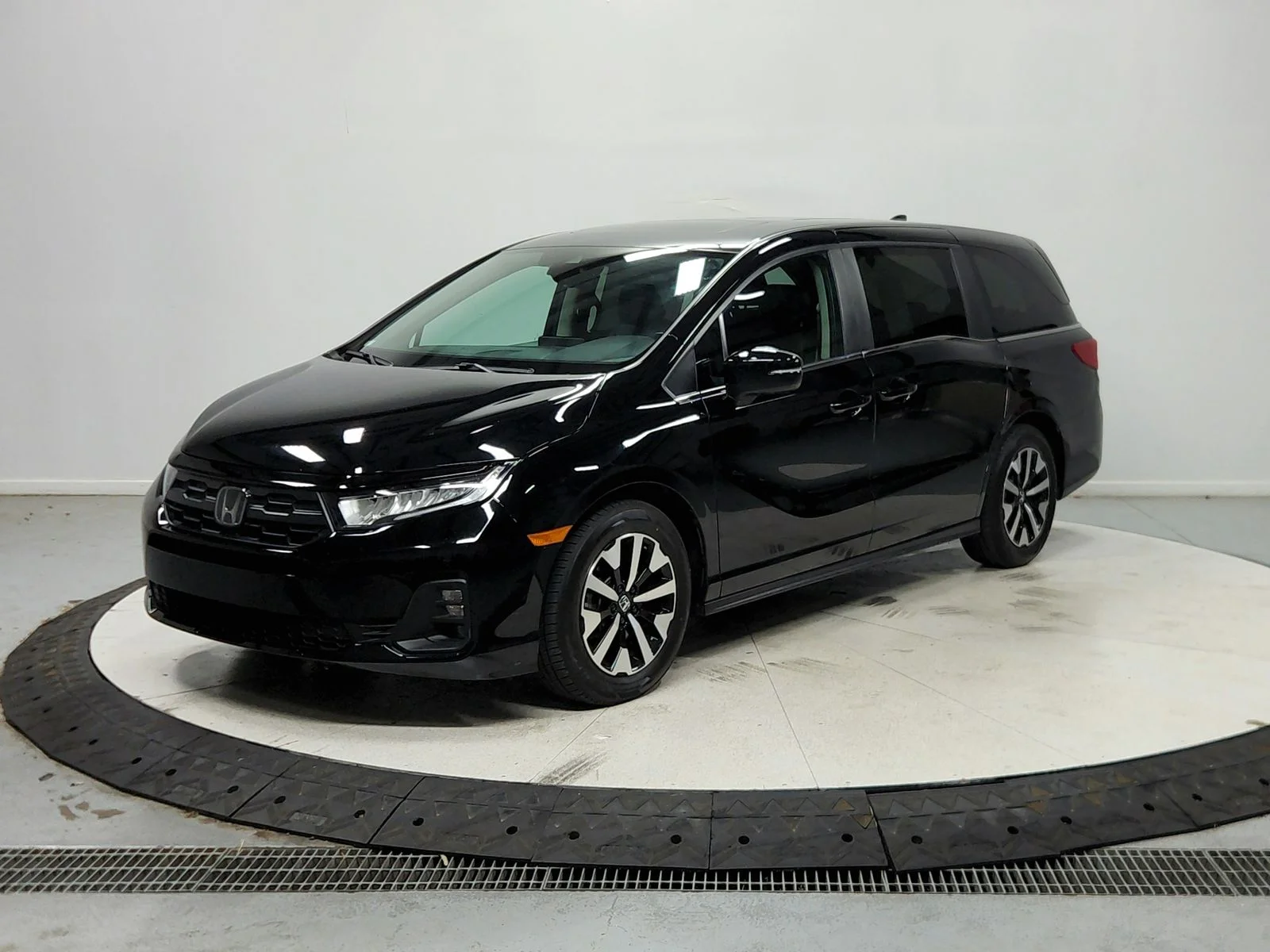 Used 2025  Honda EX-L image 4