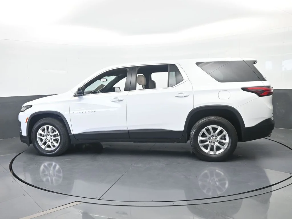 Used 2022 Summit White Chevrolet LS image 3
