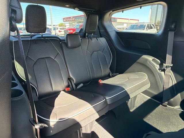 New 2027 Olive Green Pearl-Coat Exterior Paint Chrysler Limited image 13