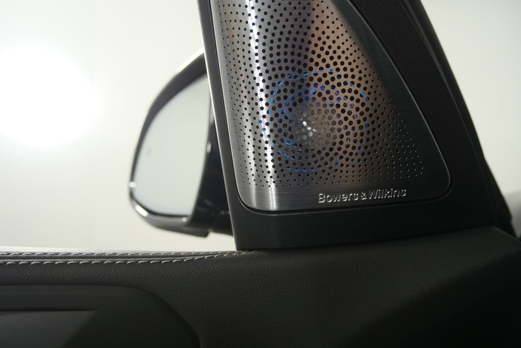 New 2026 Black Sapphire Metallic BMW M60i image 9