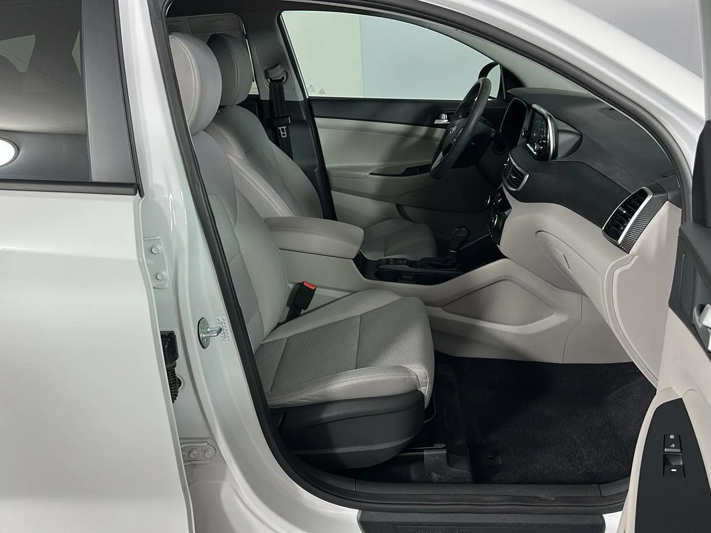 Used 2019 Dazzling White Hyundai Value image 31