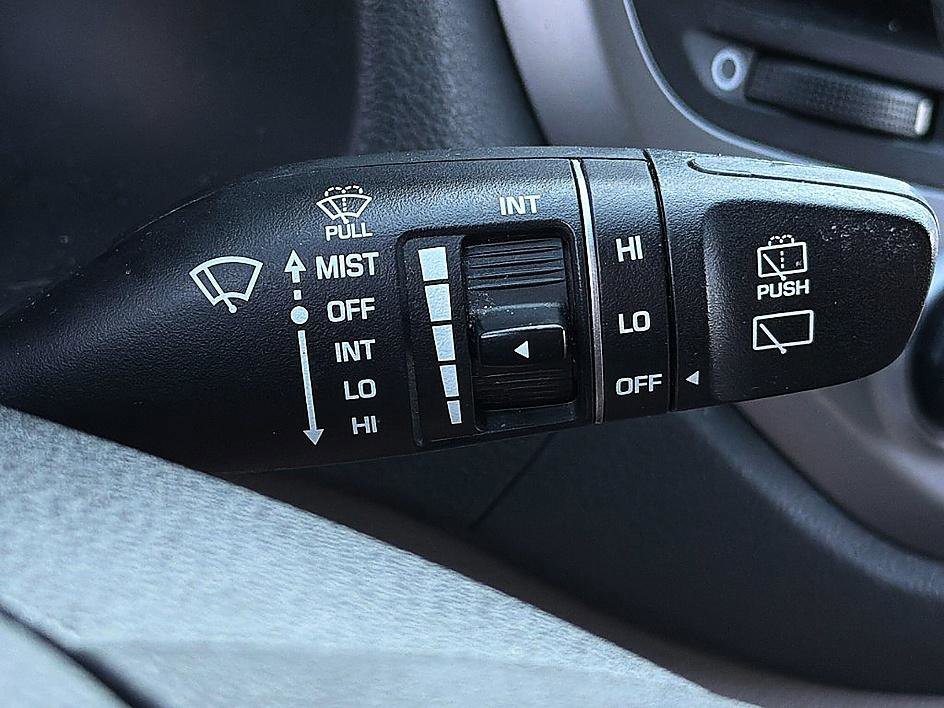 Used 2018 Coliseum Gray Hyundai SE image 16