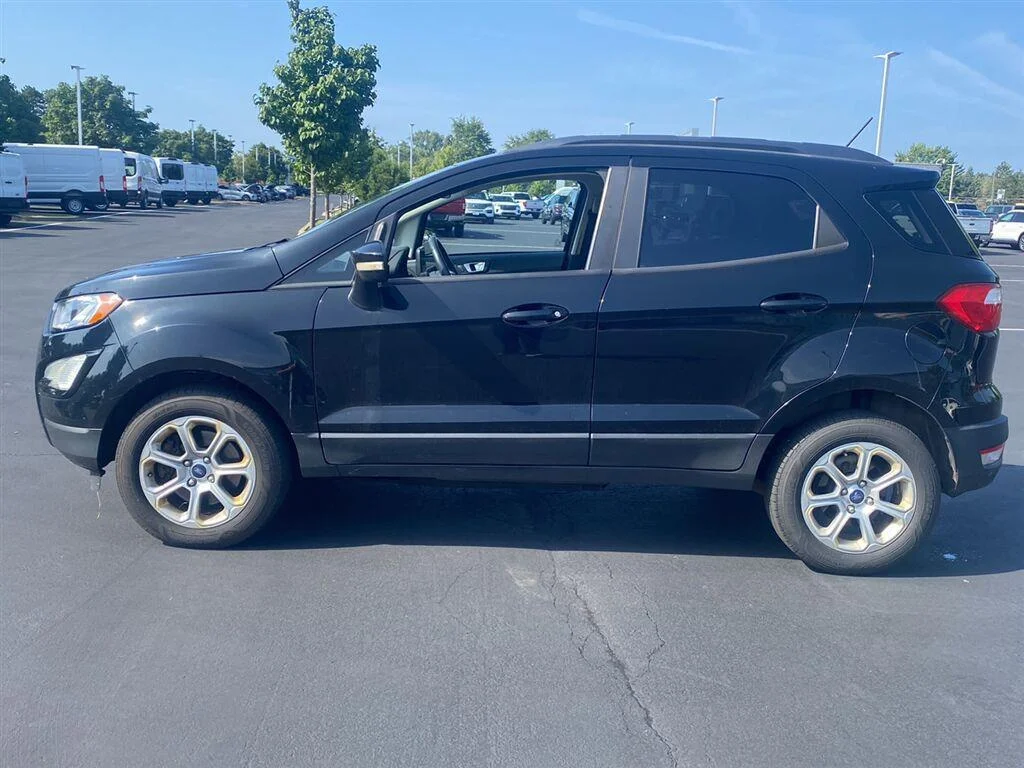 Used 2019 Shadow Black Ford SE image 8