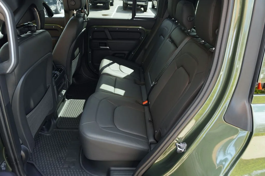 New 2026 Woolstone Green Land Rover X-Dynamic SE image 28