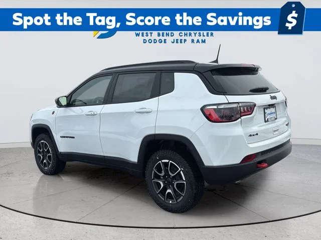 New 2026 Bright White Clear-Coat Exterior Paint Jeep Trailhawk image 3