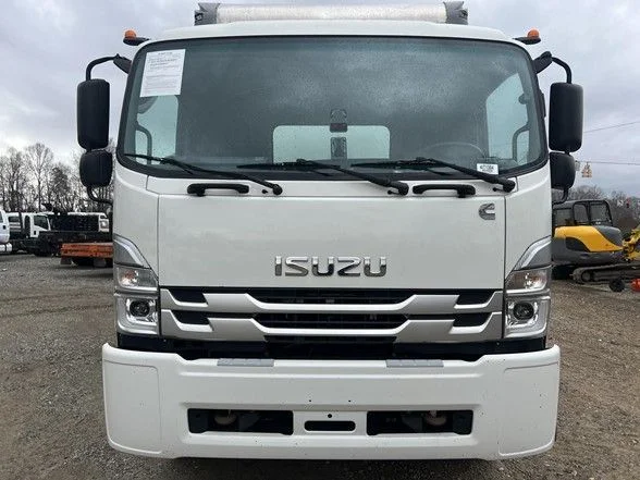 Used 2023 White Isuzu  image 35