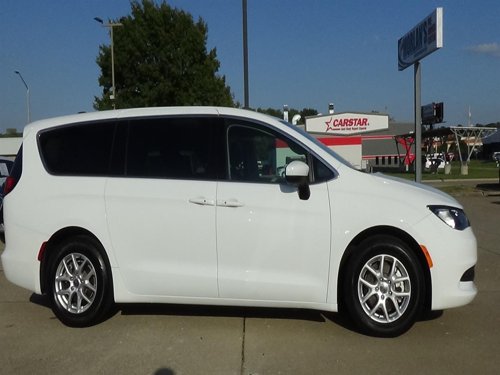 Used 2023 Bright White Clear Coat (pw7) Chrysler LX image 5