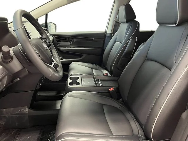 New 2026 Platinum White Pearl Honda Touring image 15