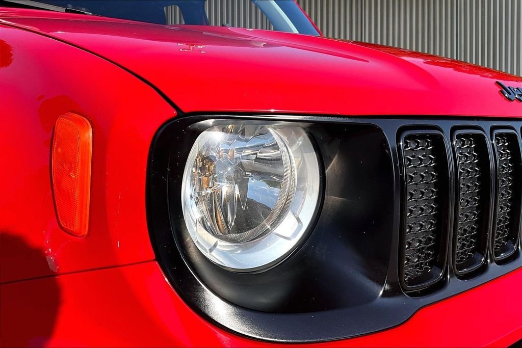 Used 2023 Red Jeep Altitude image 31