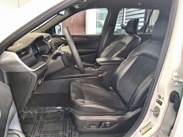 Used 2024 White Jeep Altitude image 11