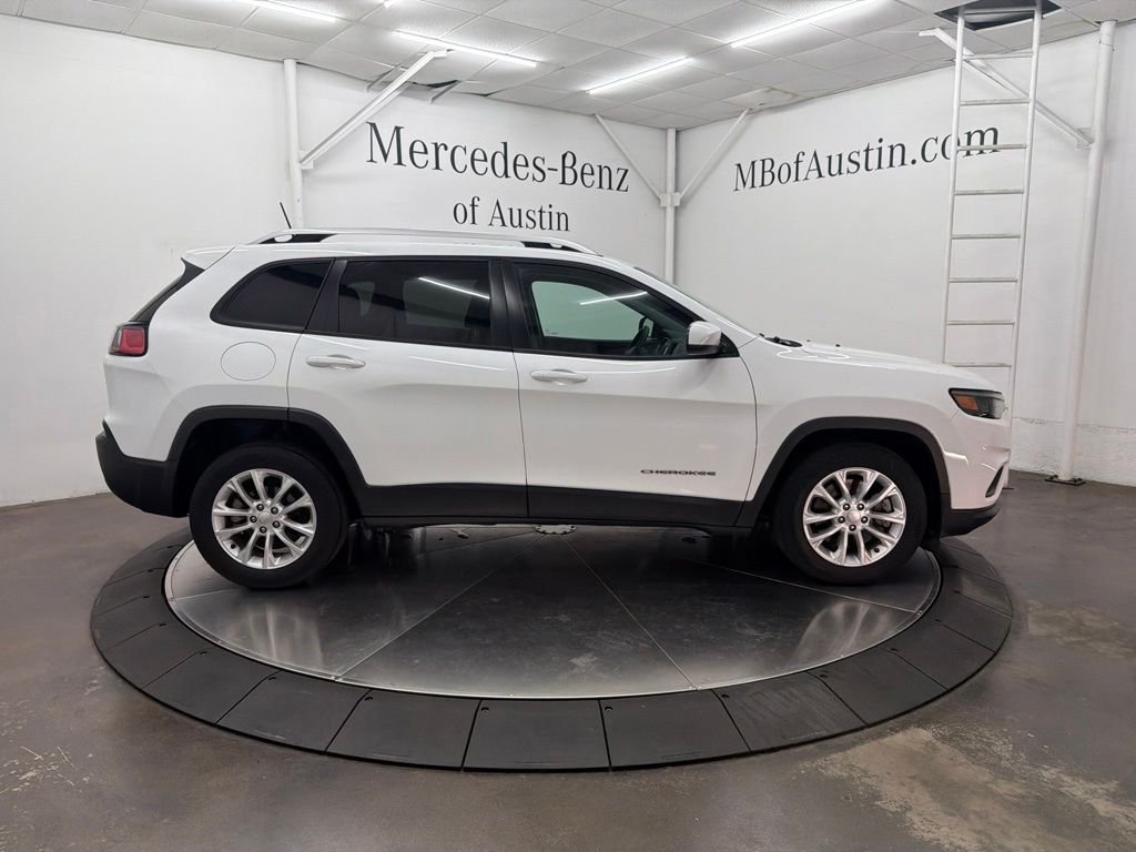 Used 2020 White Jeep Latitude image 8