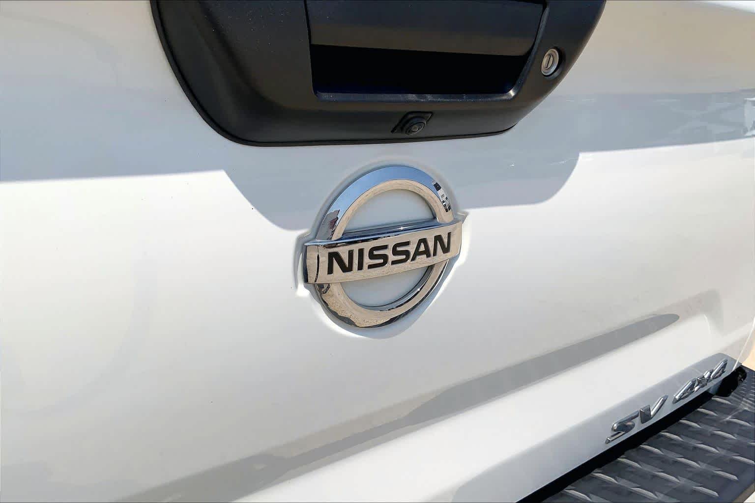 Used 2021 Glacier White Nissan SV image 10