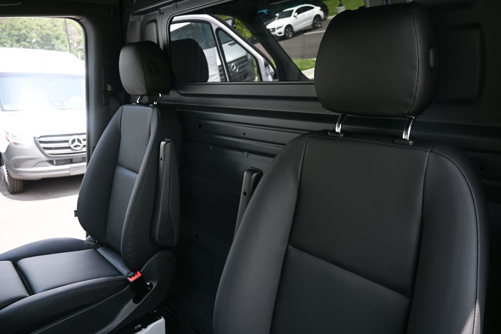 New 2026 Arctic White Mercedes-Benz Cargo 170 WB image 5