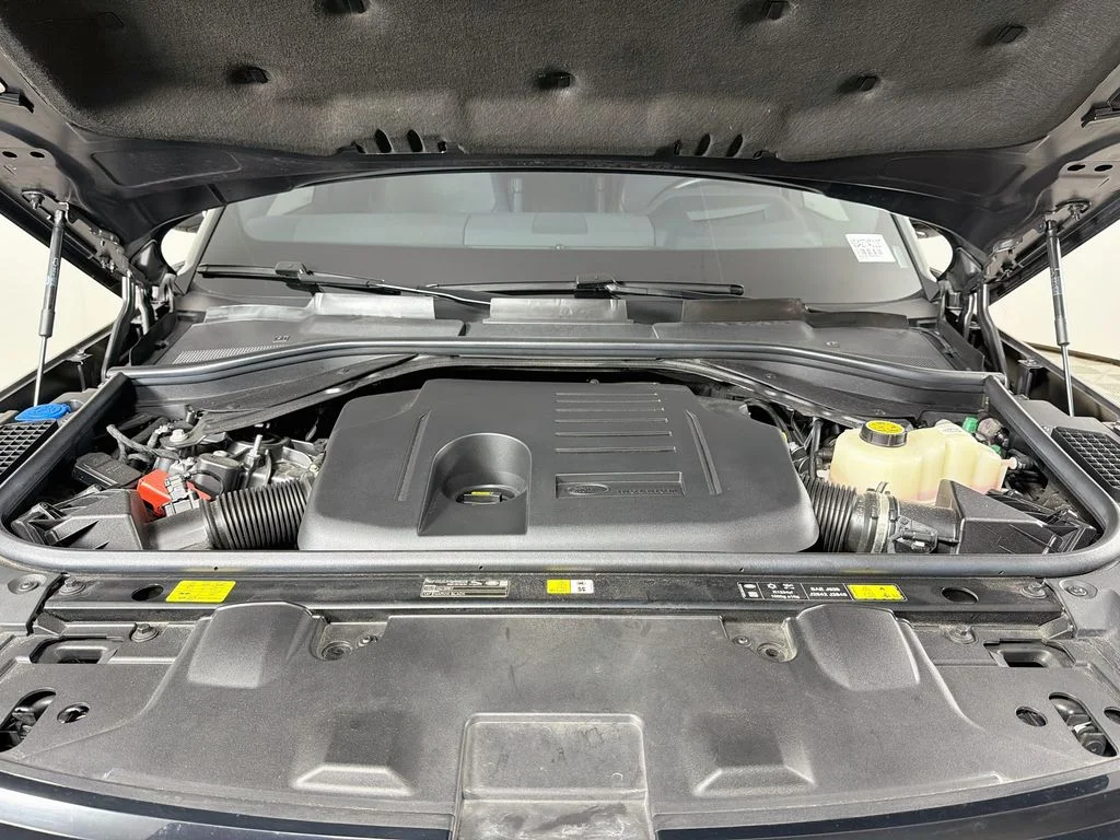 Used 2025 Gray Land Rover SE image 32