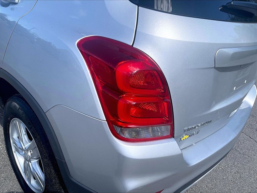 Used 2018 Silver Chevrolet LT image 31