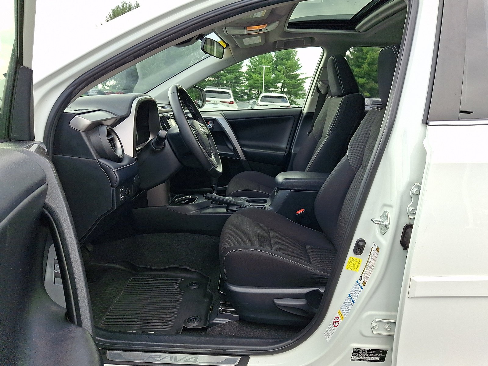 Used 2018 Super White Toyota XLE image 15