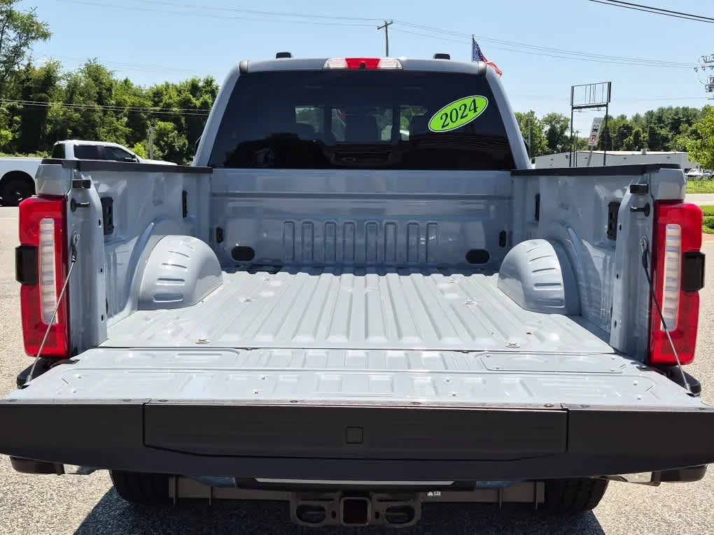 Used 2024 Glacier Gray Metallic Tri-Coat Ford LARIAT image 22
