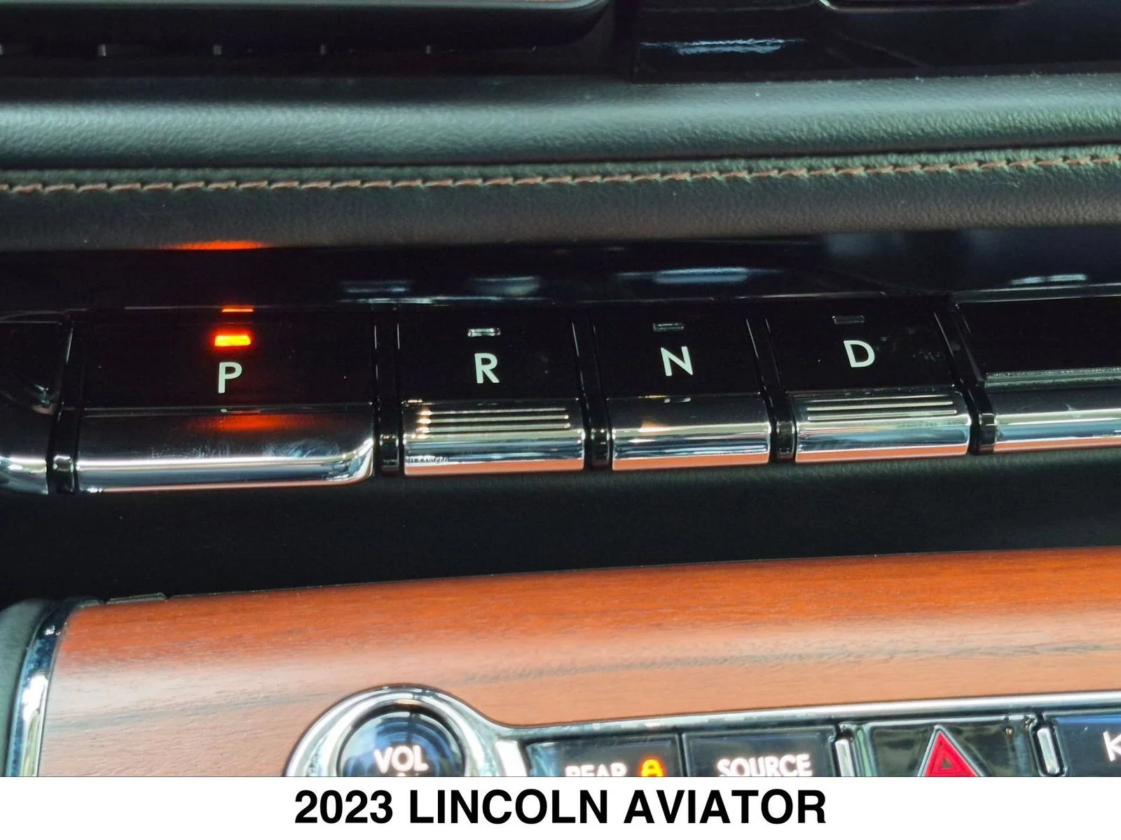 Used 2023 White Lincoln Reserve image 20
