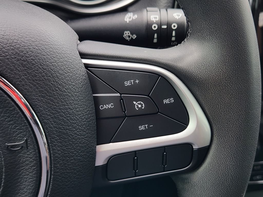 Used 2021 White Jeep Latitude image 28