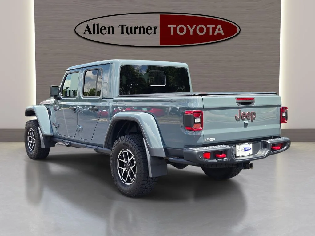 Used 2024 Gray Jeep Rubicon image 8
