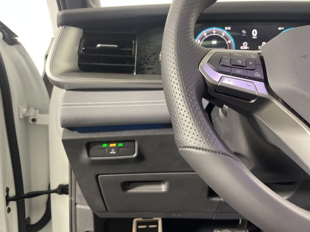 New 2026 White/off-white Volkswagen 2.0T SE R-Line Black image 13