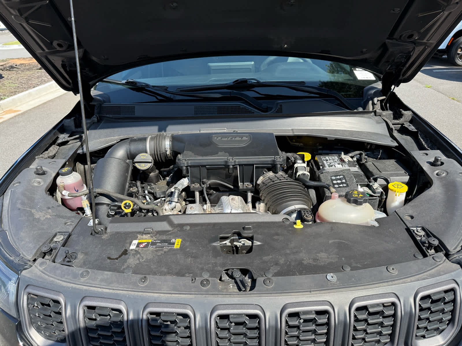 Used 2024 Diamond Black Crystal Pearlcoat Jeep Trailhawk image 30