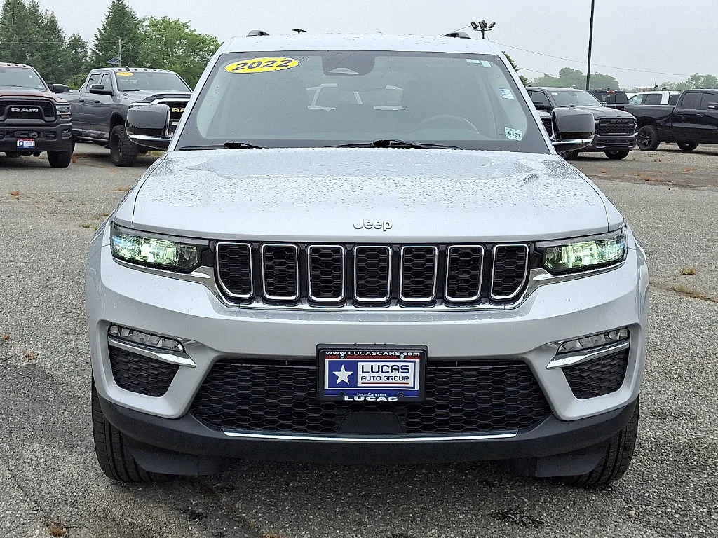 Used 2022 Silver Jeep Limited 4x4 image 4