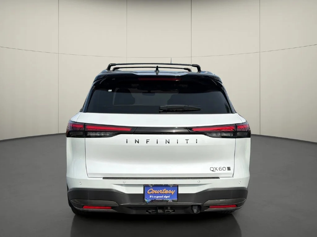 New 2027 2T RAD WHT INFINITI Autograph AWD image 6