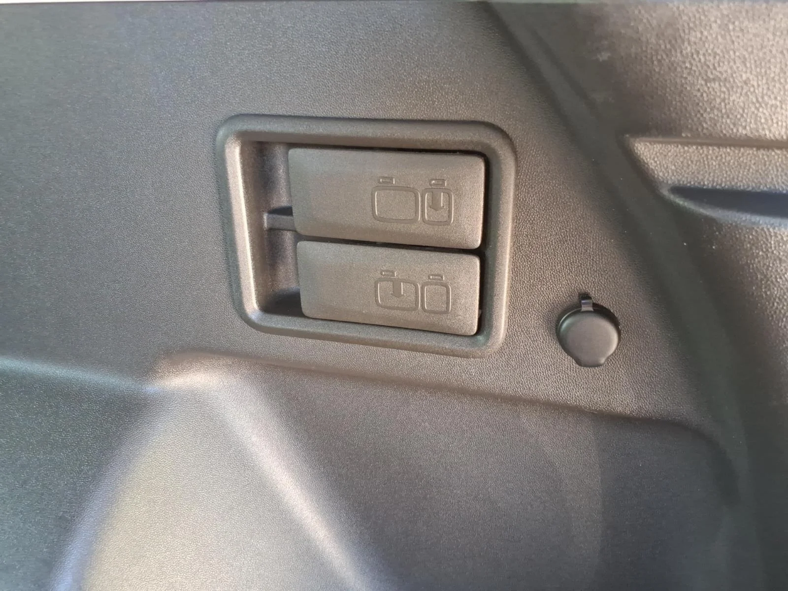 Used 2024 Sterling Metallic GMC SLE image 32
