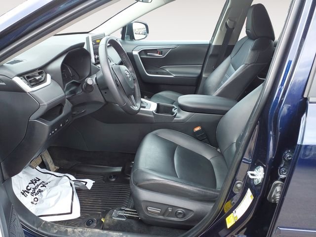 Used 2024  Toyota XLE Premium image 9