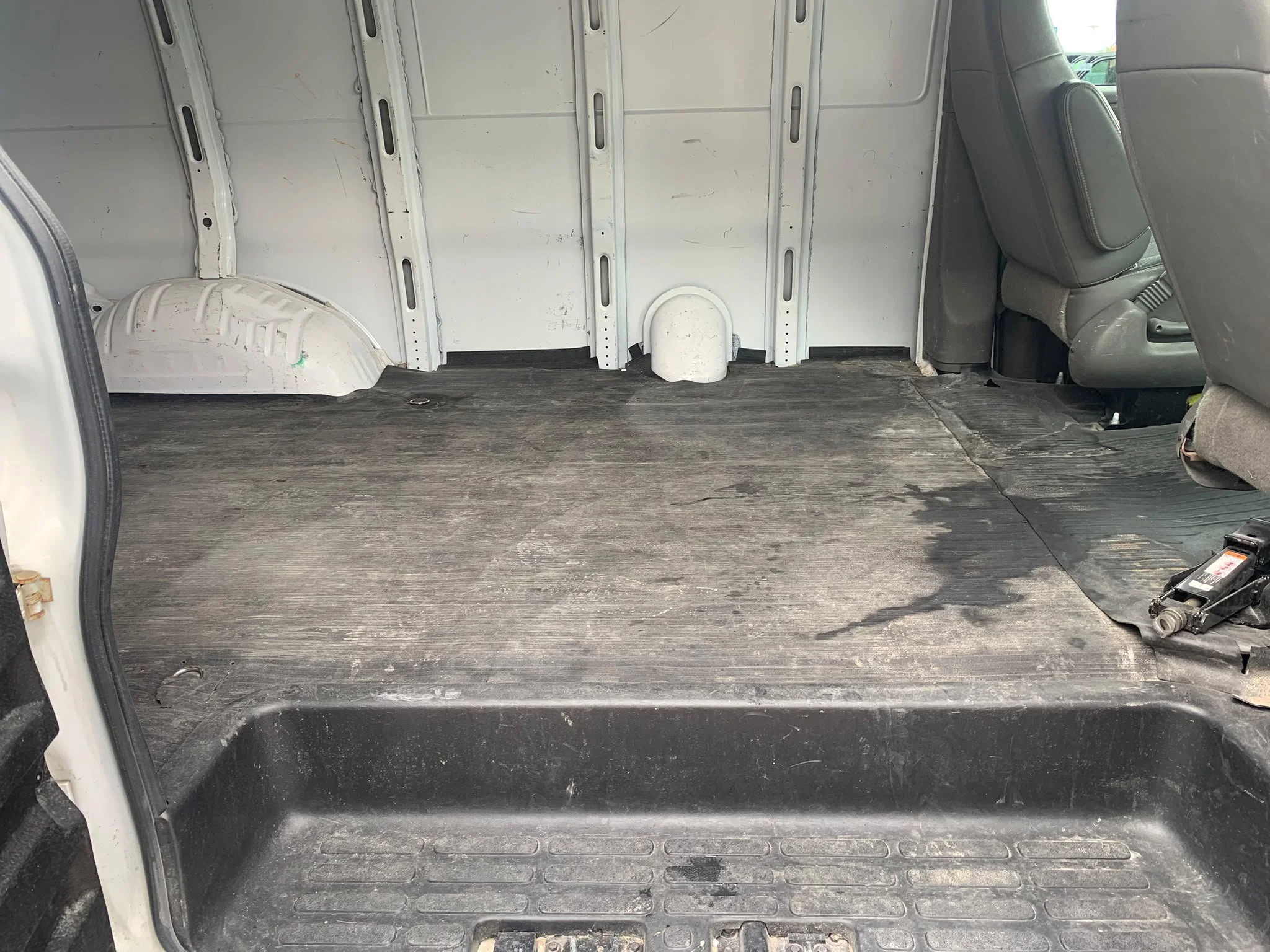 Certified Used 2023 Summit White GMC Cargo*135 | Summit White | Rubber Lined Flooring | Htd Mirrors | 239.4 cuft Capacity image 8