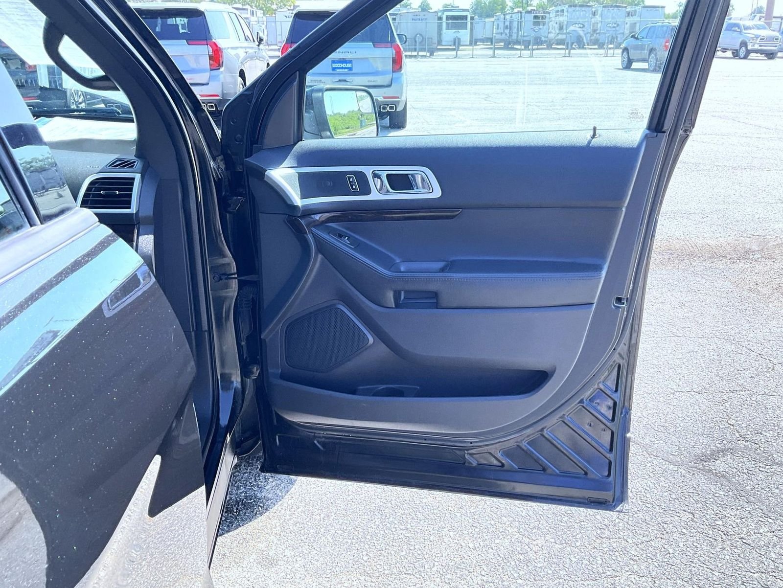 Used 2015 Black Ford Limited image 16