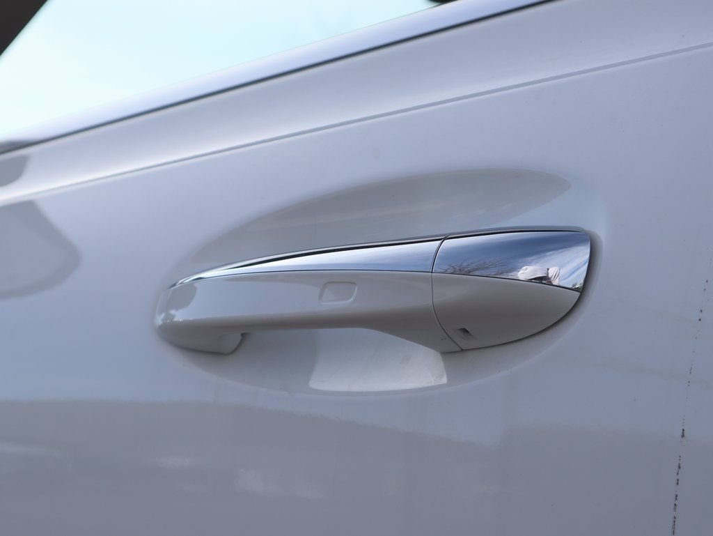 Certified Used 2026 Polar White Mercedes-Benz GLB 250 image 12