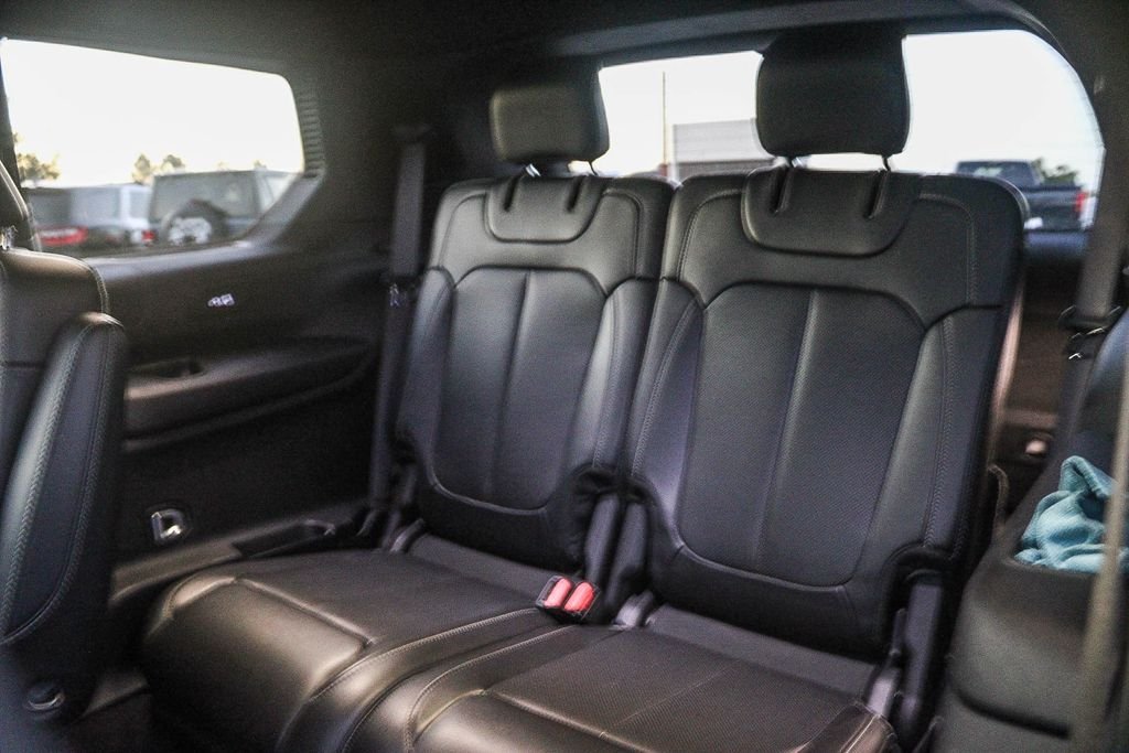 Used 2024 Diamond Black Jeep Limited image 20