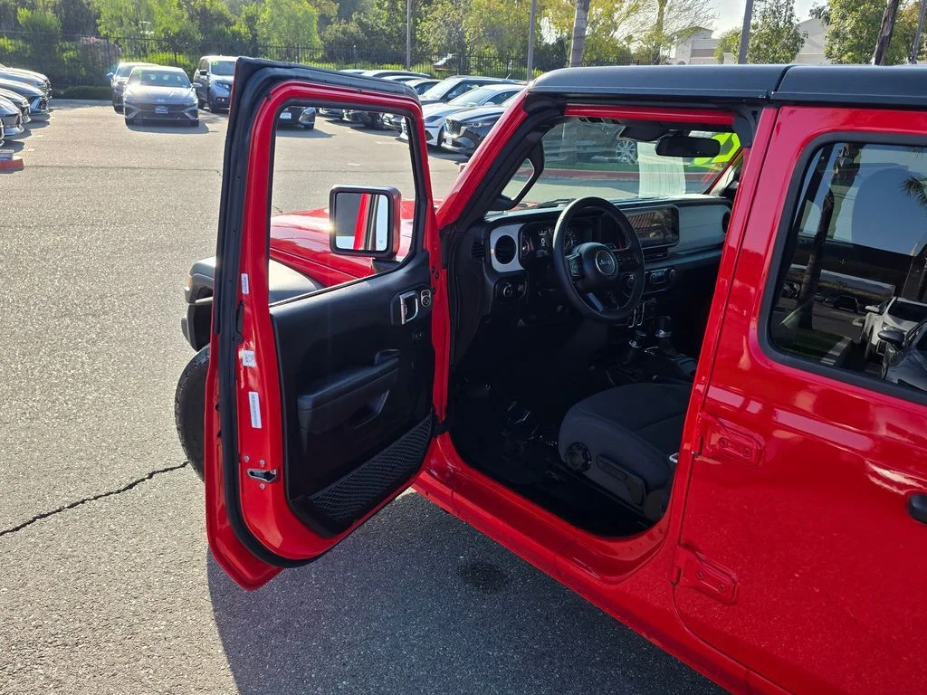 Used 2025 Red Jeep Sport S image 40