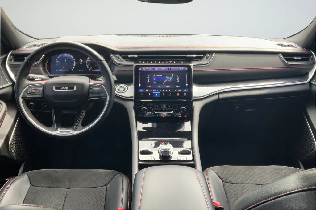 Used 2022 Silver Jeep Trailhawk image 12