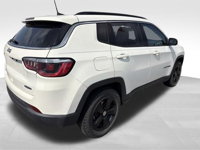 Used 2019 White Jeep Latitude image 4