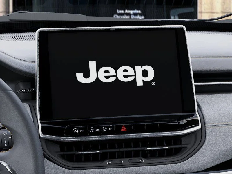 New 2026 Bright White Clearcoat Jeep Latitude image 18
