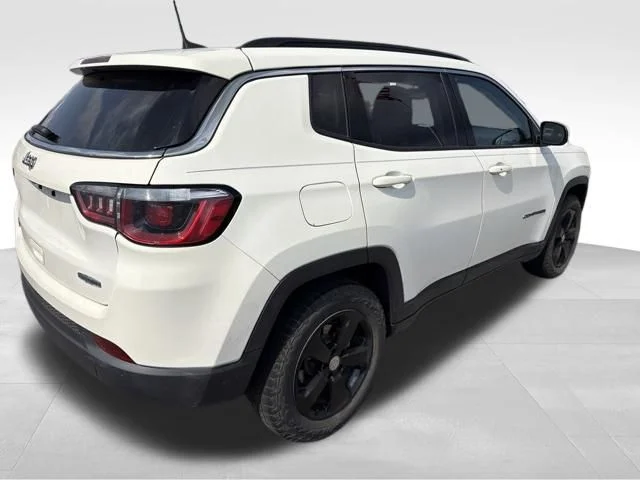 Used 2019 White Jeep Latitude image 4