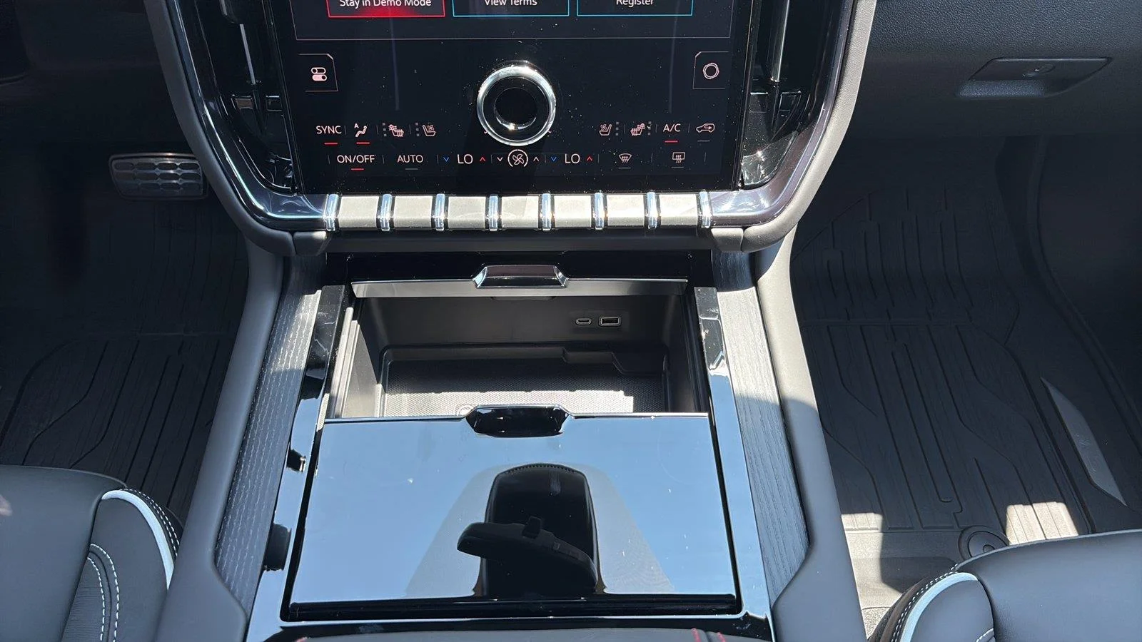 2026 GMC Yukon AT4 Ultimate - Photo 14