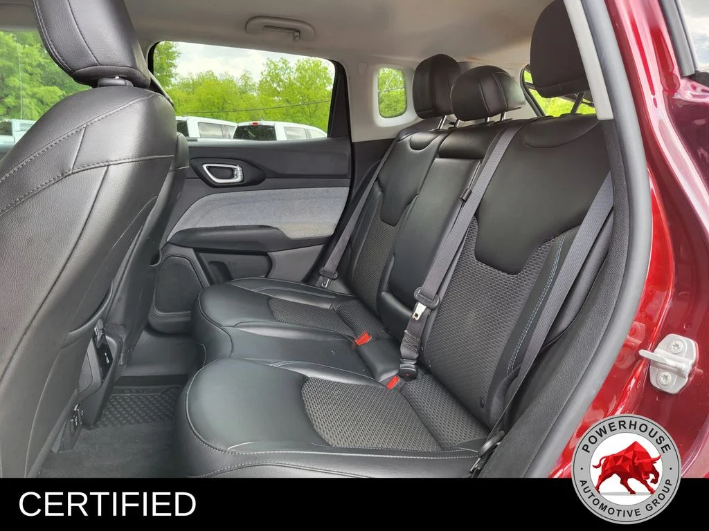 Used 2022 Red Jeep Latitude image 17