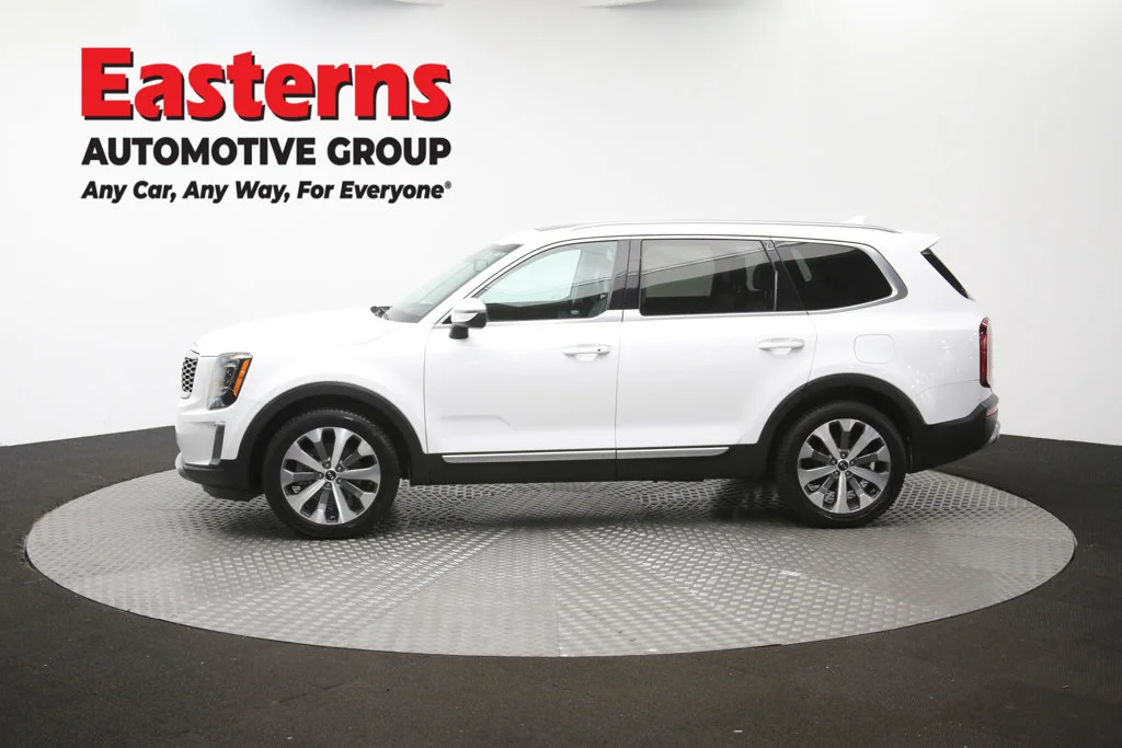 Used 2020 White Kia S image 63