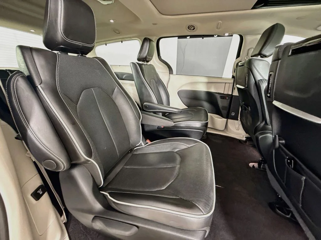 Used 2022 Black Chrysler Limited image 29