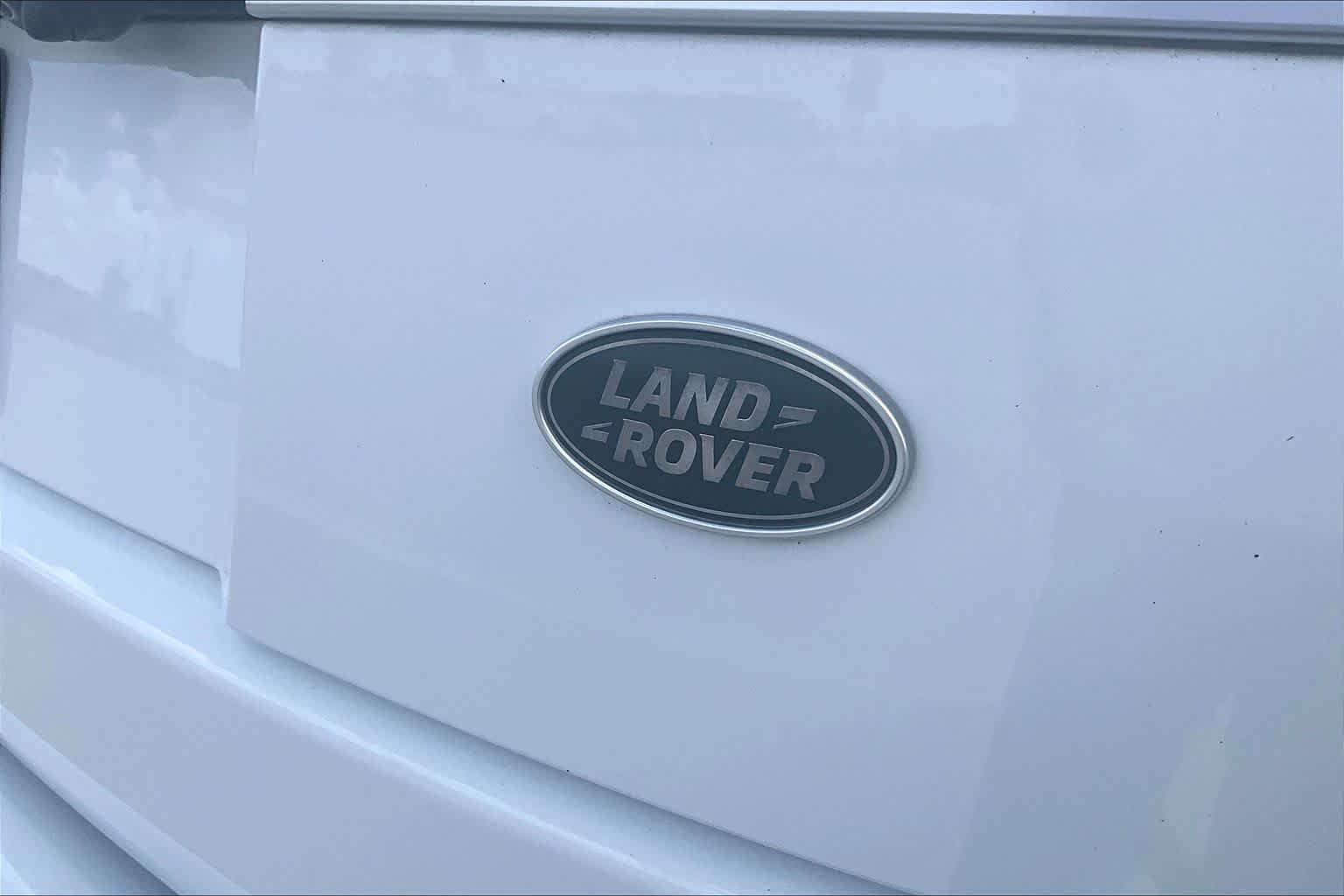 Used 2018 Fuji White Land Rover HSE image 9