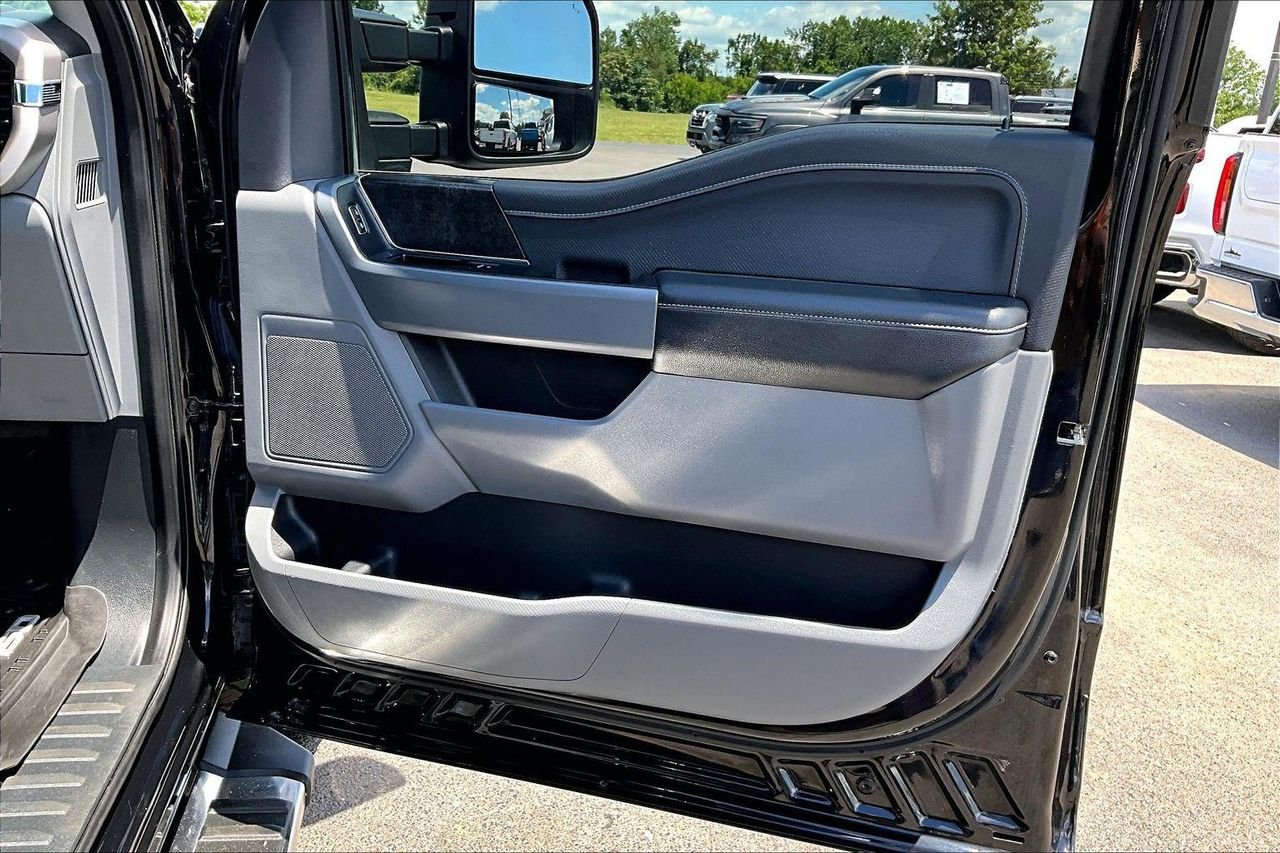 Used 2023 Agate Black Metallic Ford XLT image 30