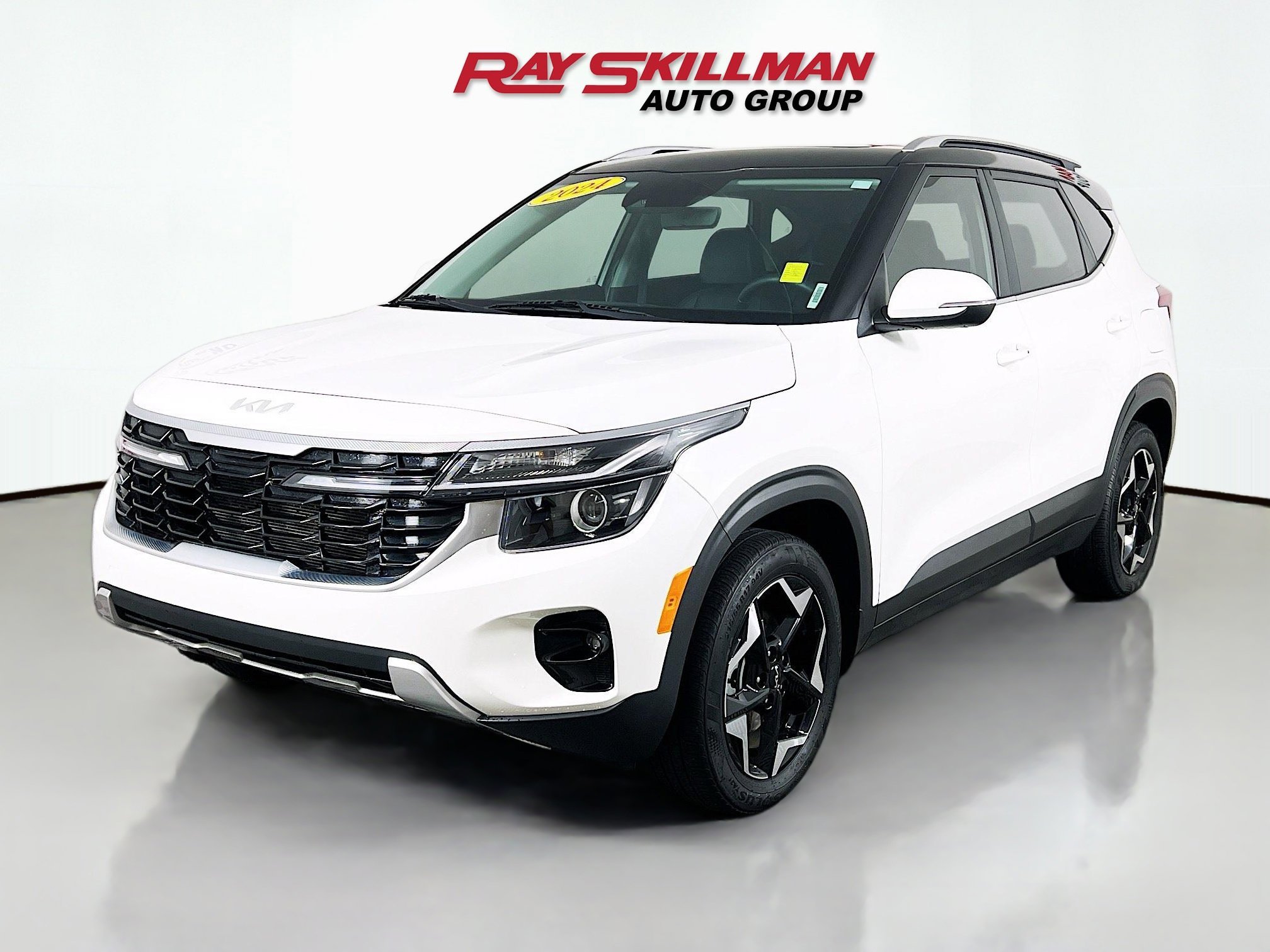 Used 2024 Snow White Pearl Kia EX image 3