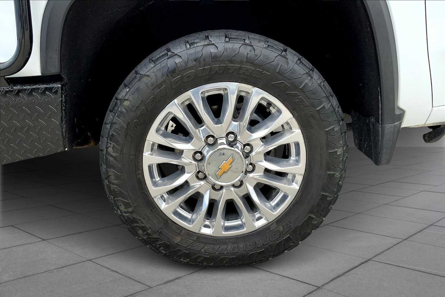 Used 2023 Summit White Chevrolet High Country image 11