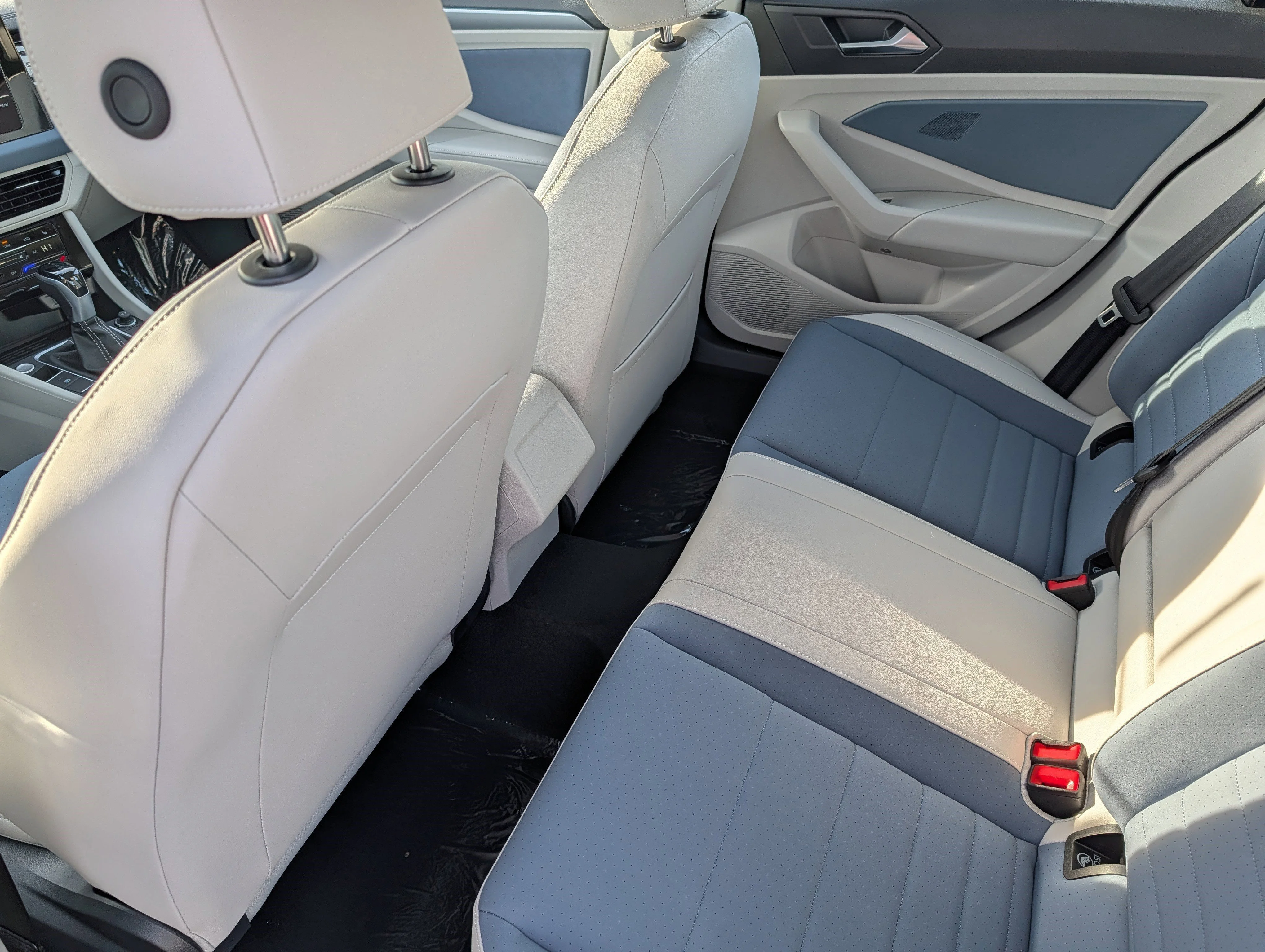 New 2026 Opal White Pearl Volkswagen SE image 5