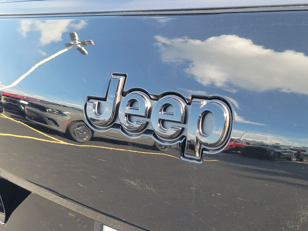 New 2026 Diamond Black Crystal Pearl-Coat Exterior Paint Jeep Summit image 6